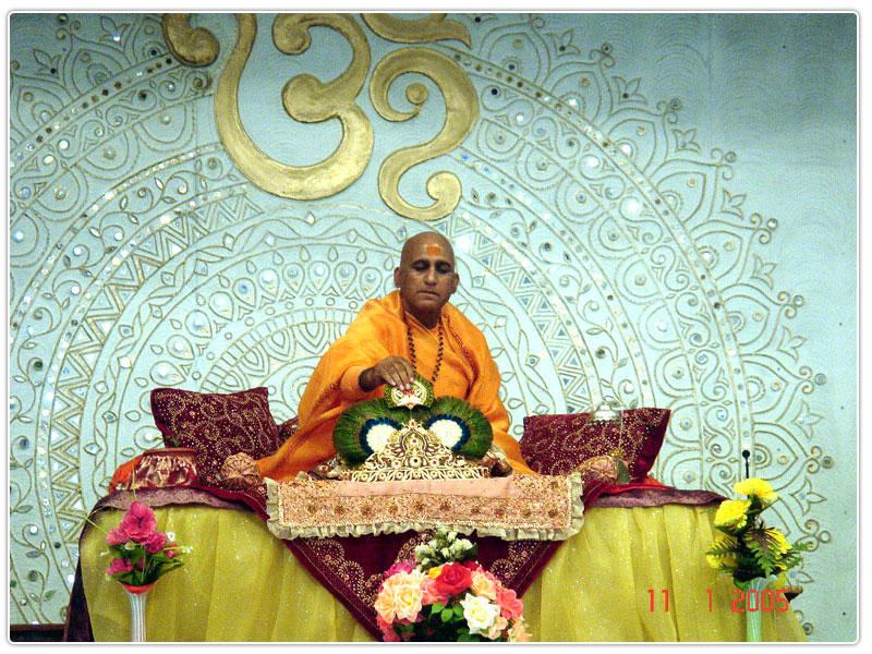 File:Swami Avdheshanand Giri-giving-a-lecture-image.jpg