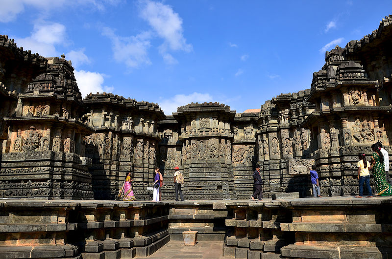 File:Profile of extensive relief sculpture at Hoysaleshwara temple in Halebidu.jpg