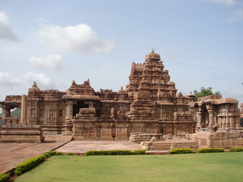 File:Virupaksha temple at Pattadakal.jpg